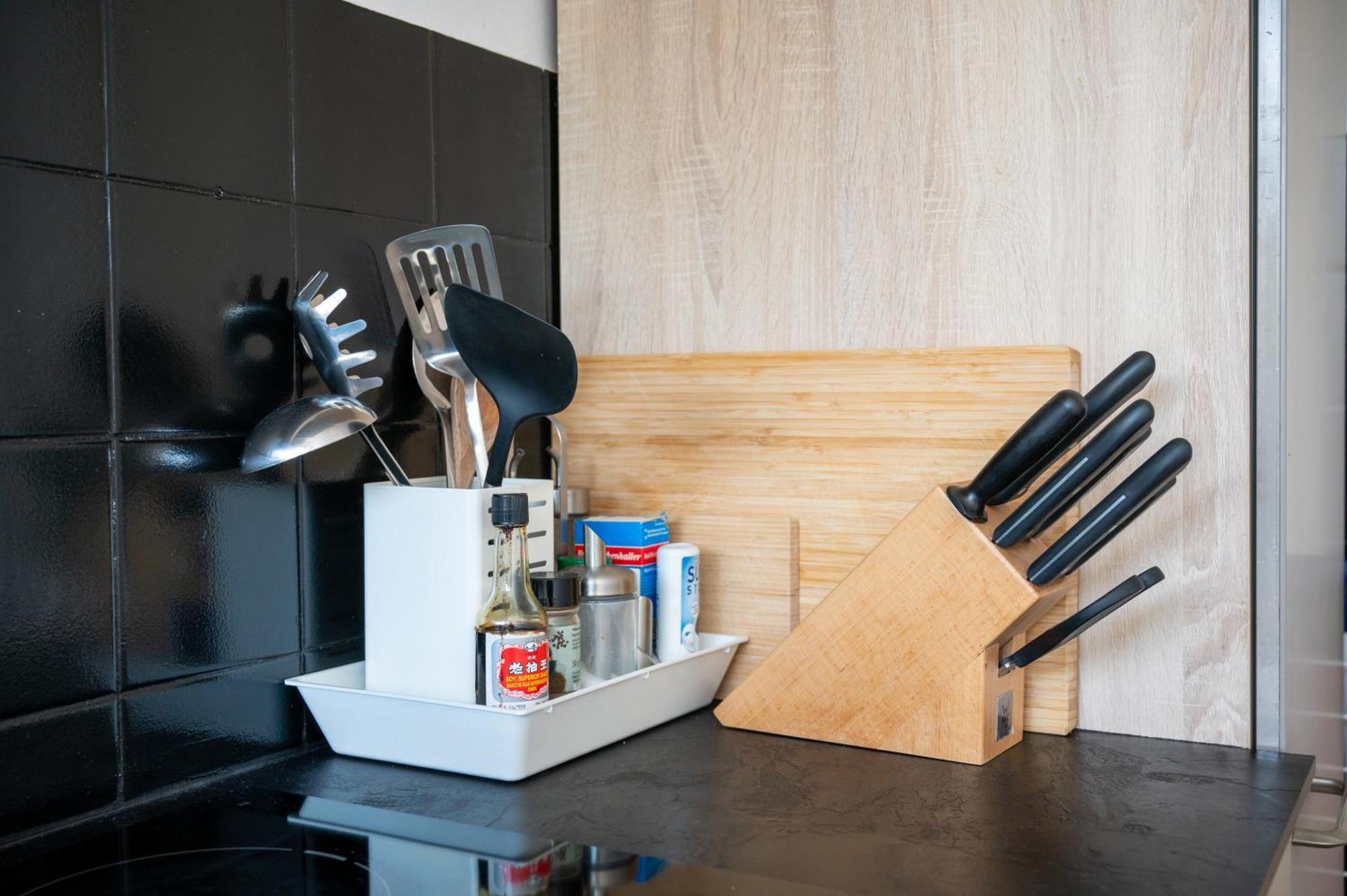 Airport Apartment Fuer 4 - Smart Tv - Kueche - Echarger Hamburg Dış mekan fotoğraf