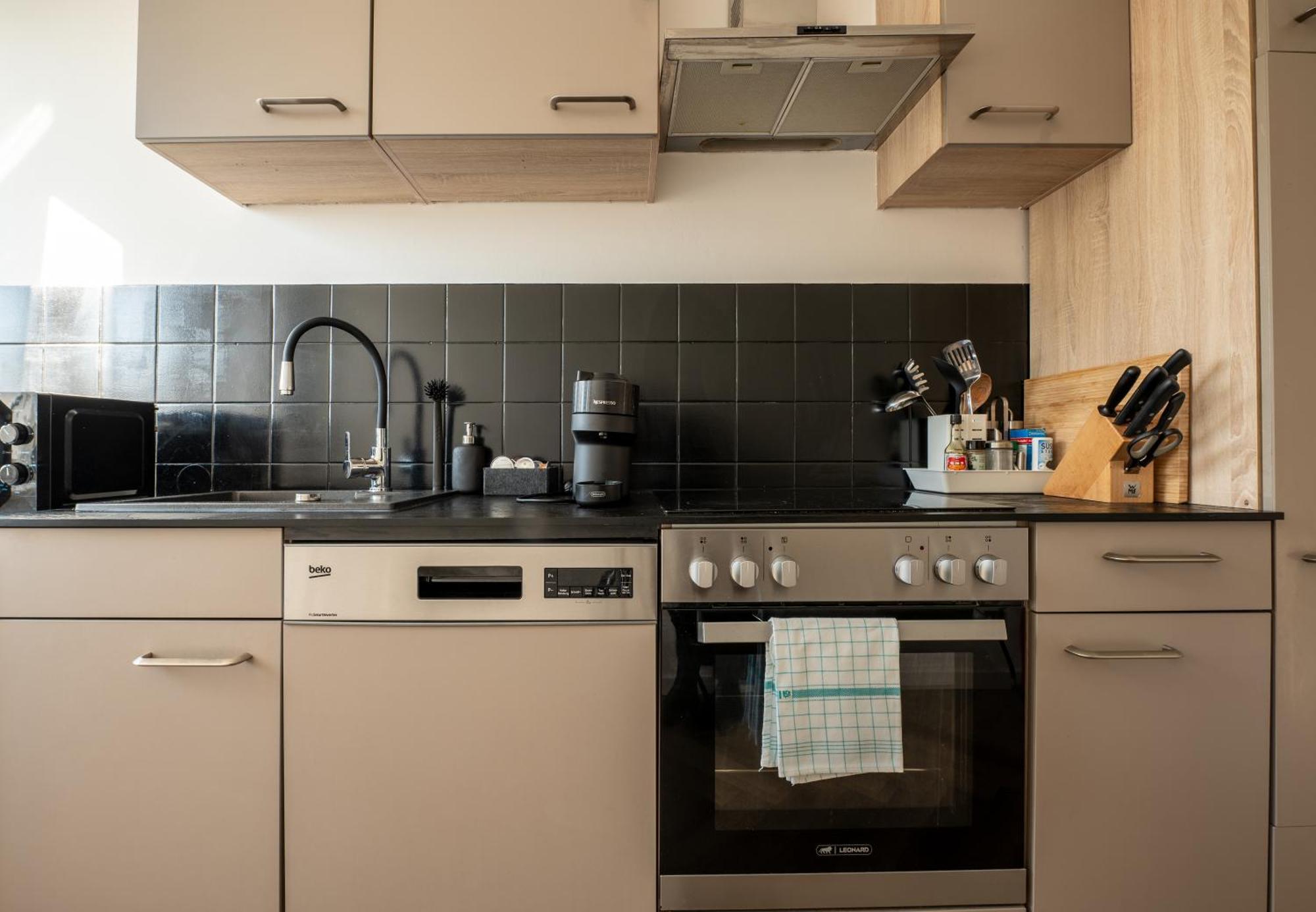 Airport Apartment Fuer 4 - Smart Tv - Kueche - Echarger Hamburg Dış mekan fotoğraf